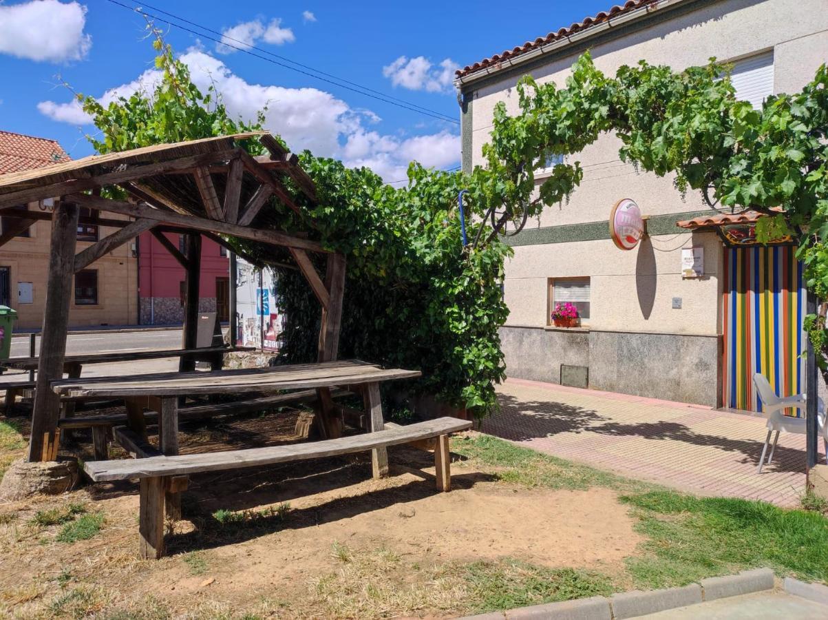 Albergue Santa Ana San Martín del Camino Buitenkant foto