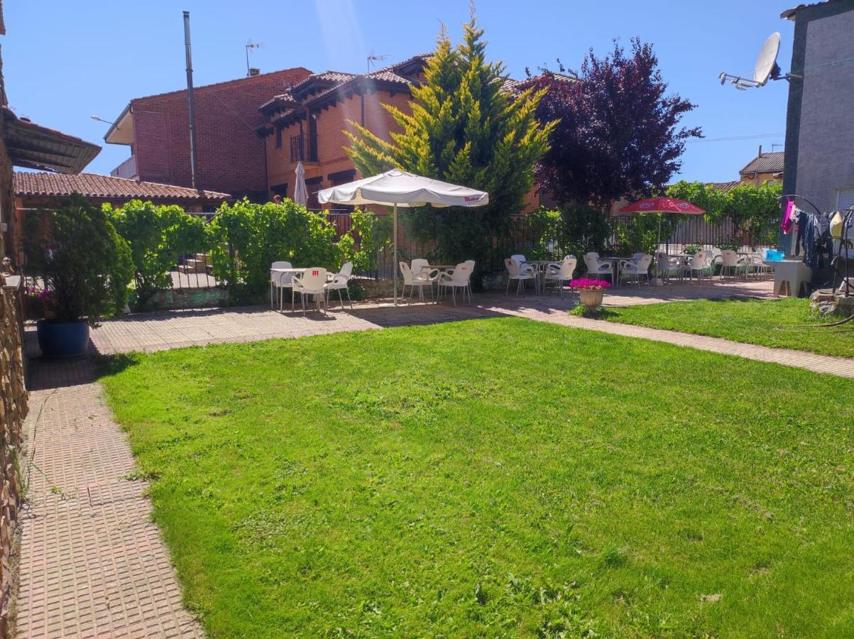 Albergue Santa Ana San Martín del Camino Buitenkant foto