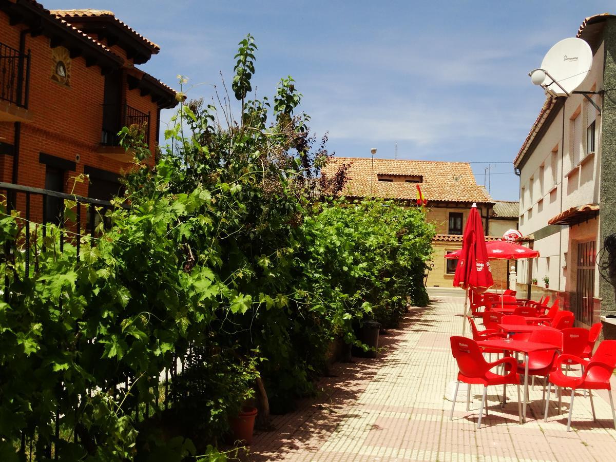 Albergue Santa Ana San Martín del Camino Buitenkant foto