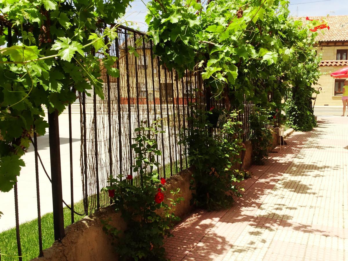 Albergue Santa Ana San Martín del Camino Buitenkant foto