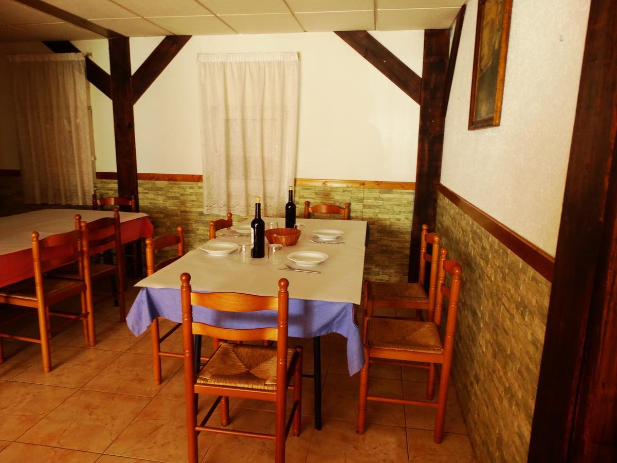 Albergue Santa Ana San Martín del Camino Buitenkant foto